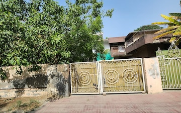 Plot For Sale in Sector 15a