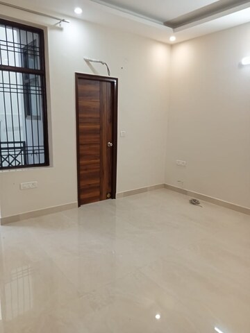 Room in 2 BHK Builder Floor at Sector 46 – for Rent