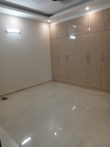 Room in 2 BHK Builder Floor at Sector 46 – for Rent