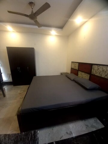 1 RK Builder Floor For Rent in Sector 45