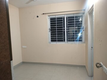 Room in 2 BHK Apartment at Rajapushpa Provincia, Narsingi – for Rent