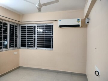 Room in 2 BHK Apartment at Rajapushpa Provincia, Narsingi – for Rent