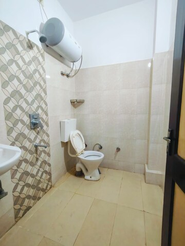 Bathroom in 3 BHK Builder Floor at Sector 40 – for Rent