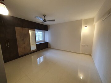 Room in 3 BHK Apartment at Rajapushpa Provincia, Narsingi – for Rent