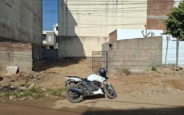 Plot For Sale in Heerawala