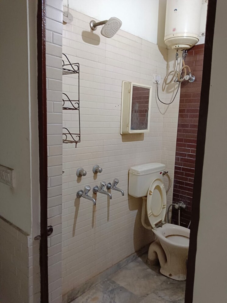Bathroom, lajpat nagar 4 2 Bedroom 677 Sq.Ft. Builder Floor In Lajpat Nagar 4 Delhi 8207287