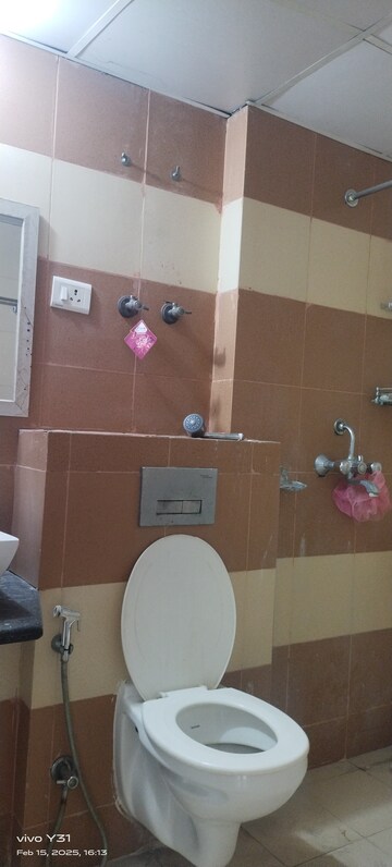 Furnished Amenities in 3 BHK Apartment at Sector 16c Greater Noida – for Rent