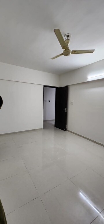 Room in 2 BHK Apartment at Puraniks Abitante Fiore, Bavdhan – for Rent