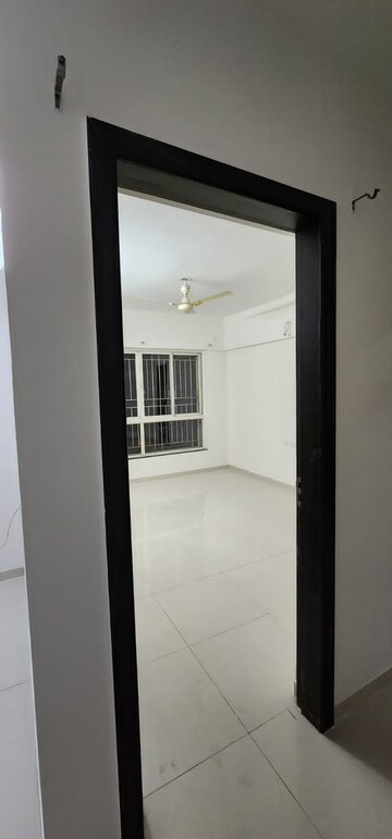 Room in 2 BHK Apartment at Puraniks Abitante Fiore, Bavdhan – for Rent