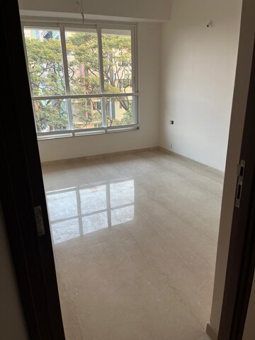 Room in 3 BHK Apartment at Kalpataru Radiance, Goregaon West – for Rent
