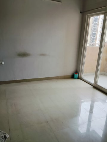 Room in 3 BHK Apartment at Hawelia Valenova Park, Tech Zone 4 Greater Noida – for Rent