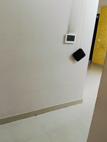 Room in 3 BHK Apartment at Hawelia Valenova Park, Tech Zone 4 Greater Noida – for Rent