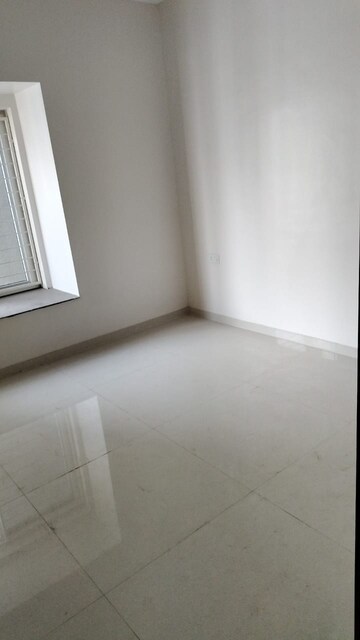 Room in 2 BHK Apartment at Shapoorji Pallonji Vanaha Golfland, Bavdhan – for Rent