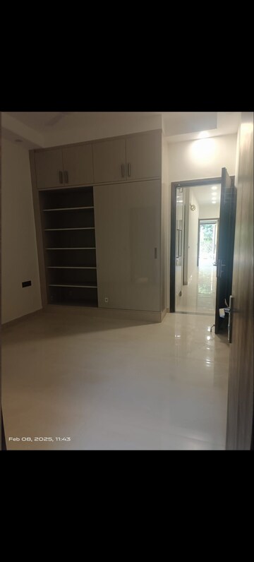 Room in 3 BHK Builder Floor at Shivalik Colony – for Rent