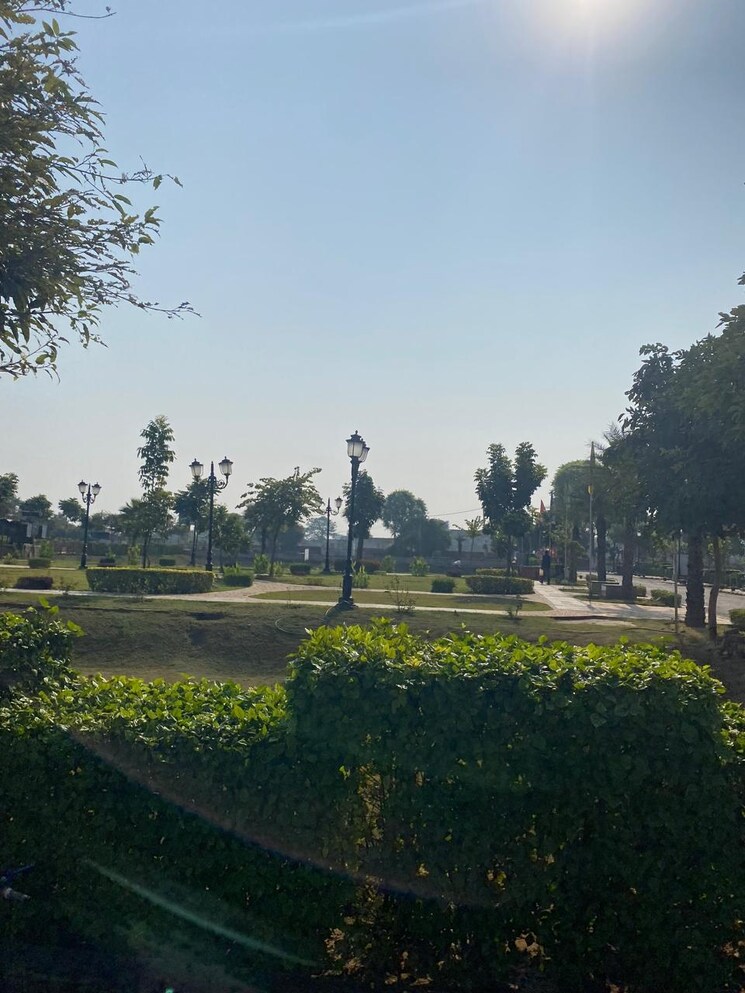 Garden, omaxe-city-omaxe-heights  108 Sq.Yd. Plot In Sector 97 Faridabad 8207506