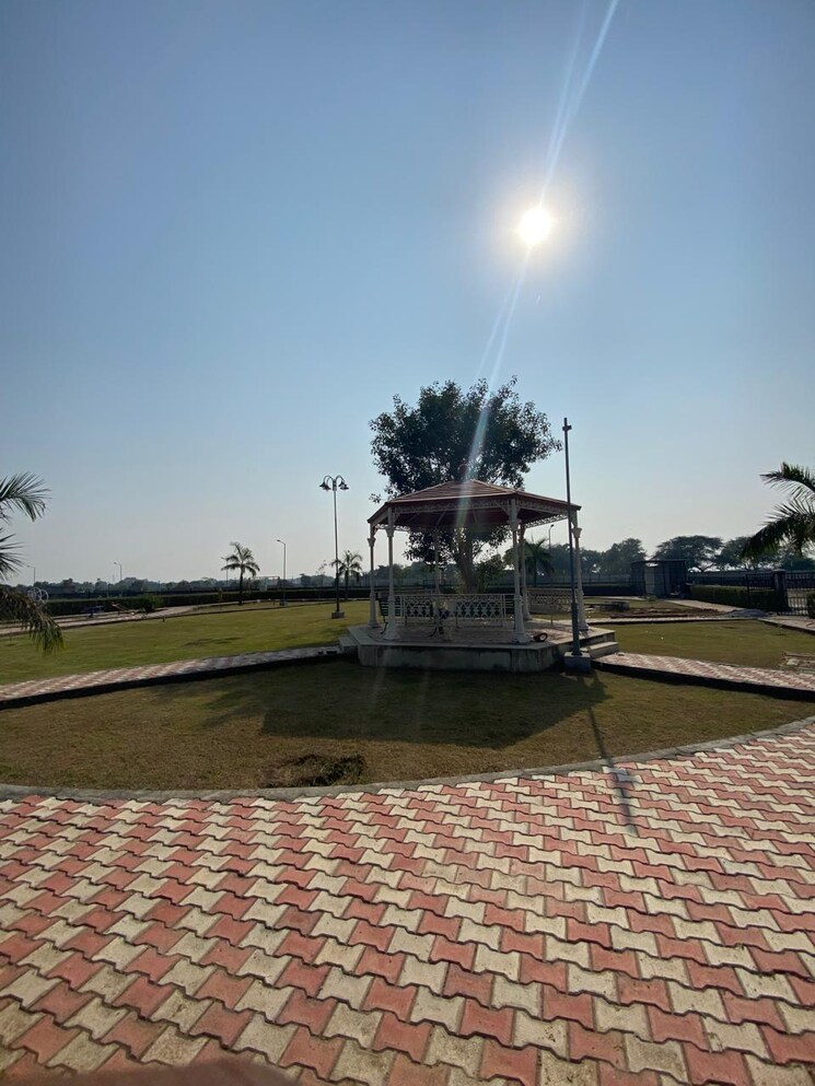 Garden, omaxe-city-omaxe-heights  108 Sq.Yd. Plot In Sector 97 Faridabad 8207506