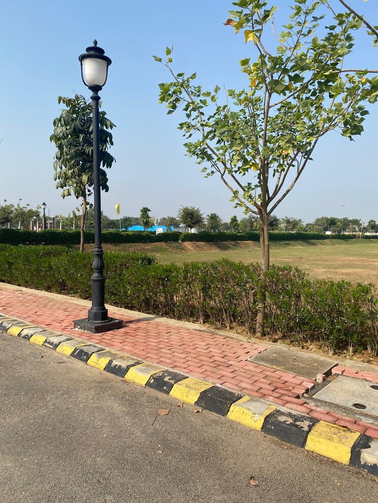 Garden, omaxe-city-omaxe-heights  108 Sq.Yd. Plot In Sector 97 Faridabad 8207506