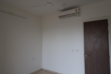 Room in 3 BHK Apartment at LnT Crescent Bay T5, Parel – for Rent