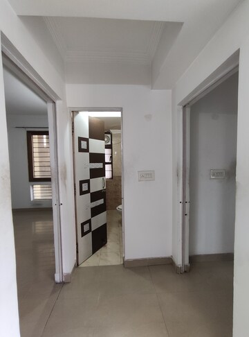 Furnished Amenities in 2 BHK Apartment at Vasant Kunj – for Rent