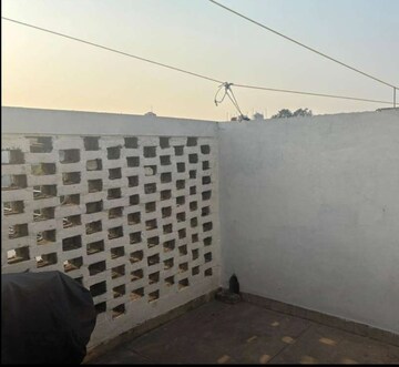 Bathroom in 1 BHK Builder Floor at Sector 32 – for Rent