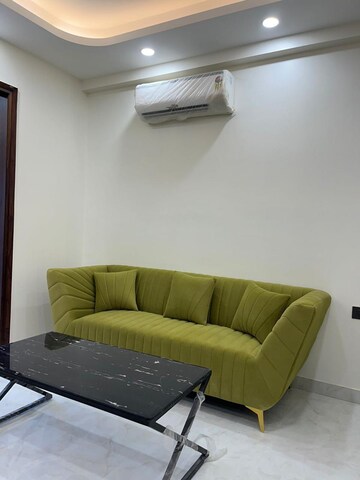 Bedroom in 2 BHK Builder Floor at Sector 43 – for Rent