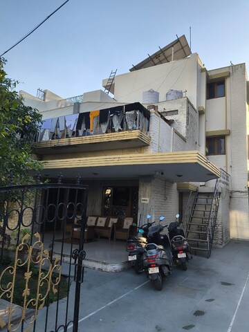 2 BHK Builder Floor – Exterior View View at Sector 21 - for Rent