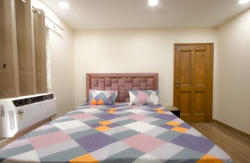 Bedroom in 3 BHK Builder Floor at Sector 42 – for Rent