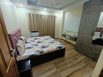 Bedroom in 3 BHK Builder Floor at Sector 42 – for Rent