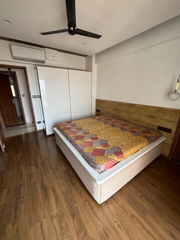 Bedroom in 4 BHK Apartment at Experion Capital, Gomti Nagar – for Rent