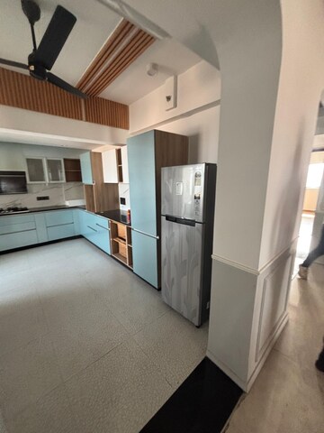 Kitchen in 4 BHK Apartment at Experion Capital, Gomti Nagar – for Rent