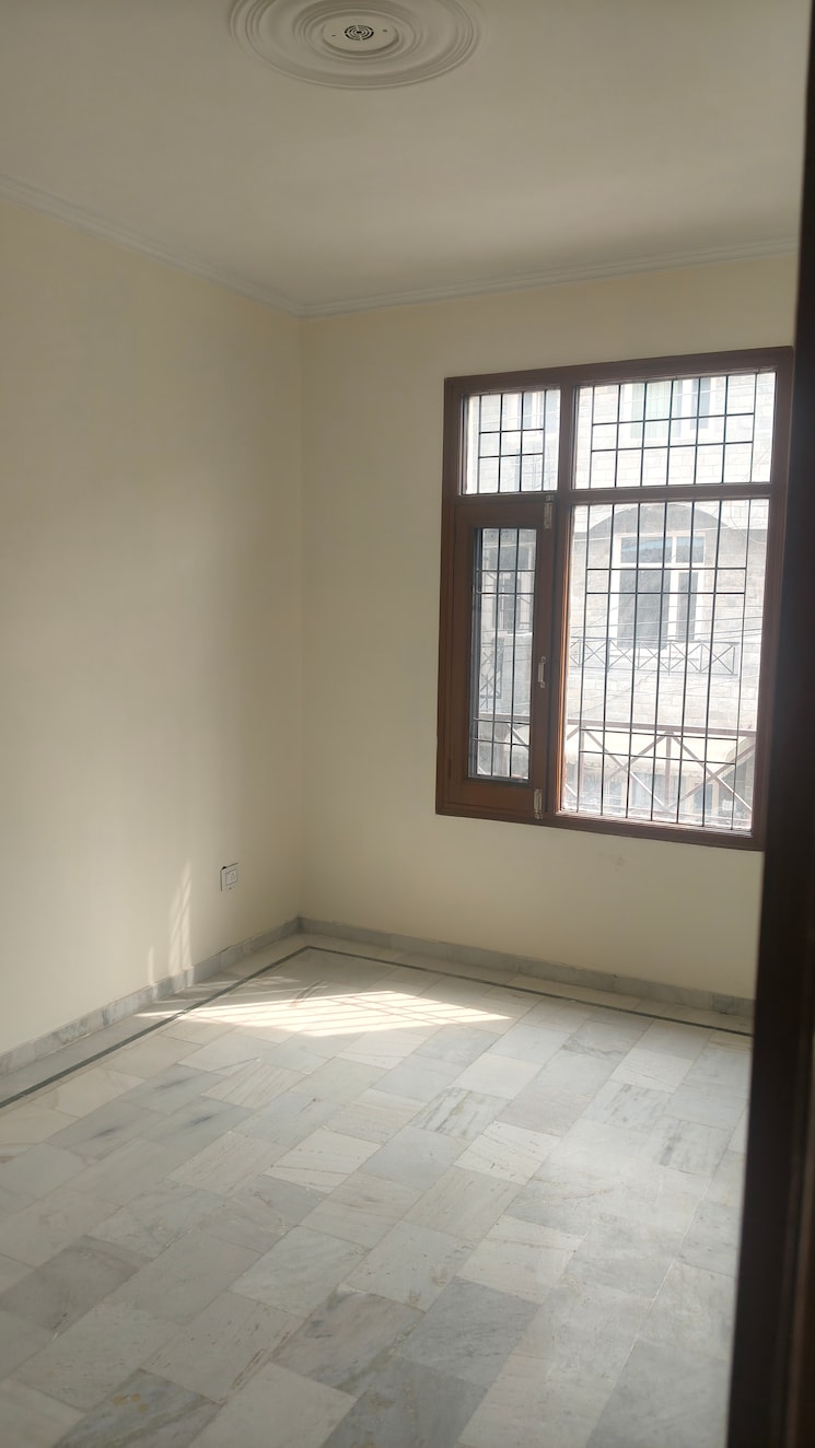 Room, ambala highway 3 Bedroom 100 Sq.Yd. Independent House In Ambala Highway Zirakpur 8207585