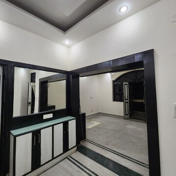 Room in 5 BHK Villa at Sushant Lok I – for Rent