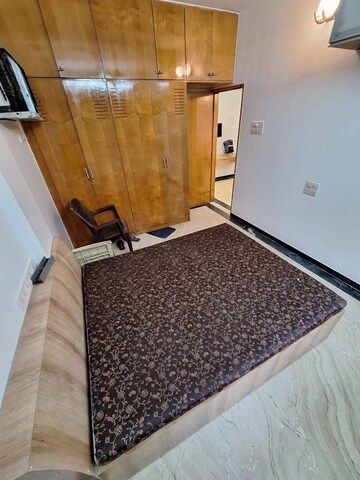 Bedroom in 2 BHK Apartment at Andheri West – for Rent