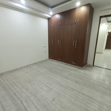 Room in 2.5 BHK Builder Floor at Sushant Lok I – for Rent