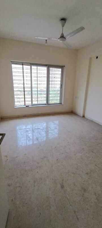 Room in 3 BHK Apartment at Kalpataru Hills, Manpada – for Rent