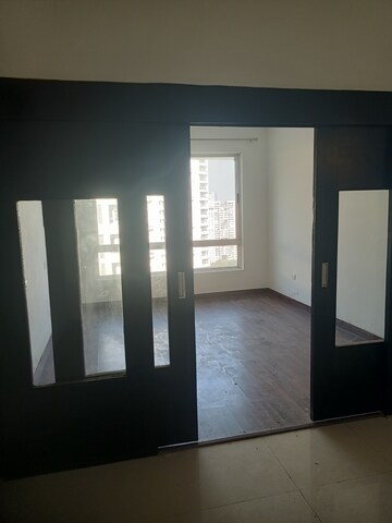 Room in 2 BHK Apartment at Jaypee Kalypso Court, Sector 128 – for Rent