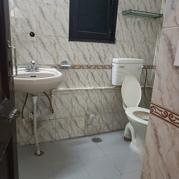 Attached Bathroom in 3 BHK Builder Floor at Sushant Lok I – for Rent