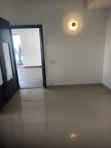 Room in 2 BHK Apartment at Jaypee Greens Kalypso Court, Sector 128 – for Rent