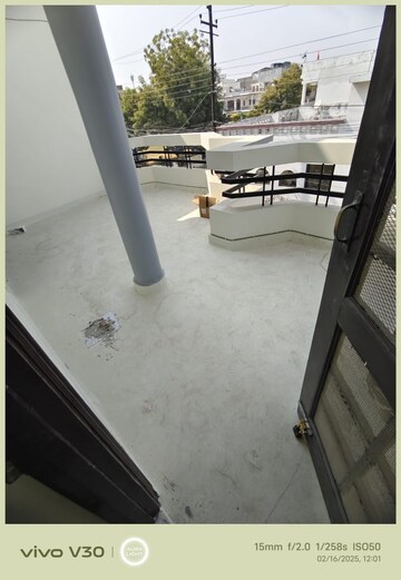 Balcony in 2 BHK Independent House at Gomti Nagar – for Rent