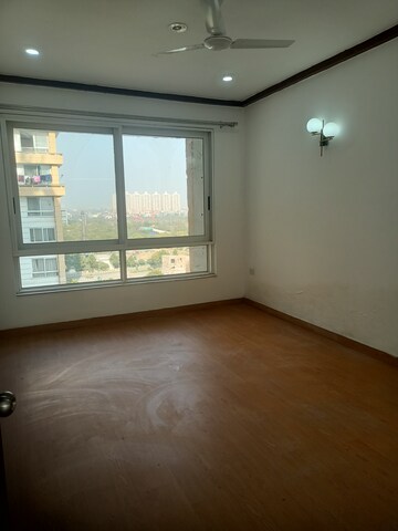 Room in 2 BHK Apartment at Jaypee Greens Kalypso Court, Sector 128 – for Rent