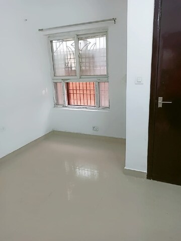 Room in 3 BHK Builder Floor at BPTP Park Elite Floors, Sector 85 – for Rent