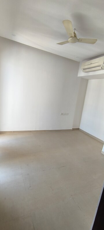 Room in 1.5 BHK Apartment at Man Opus, Mira Road – for Sale
