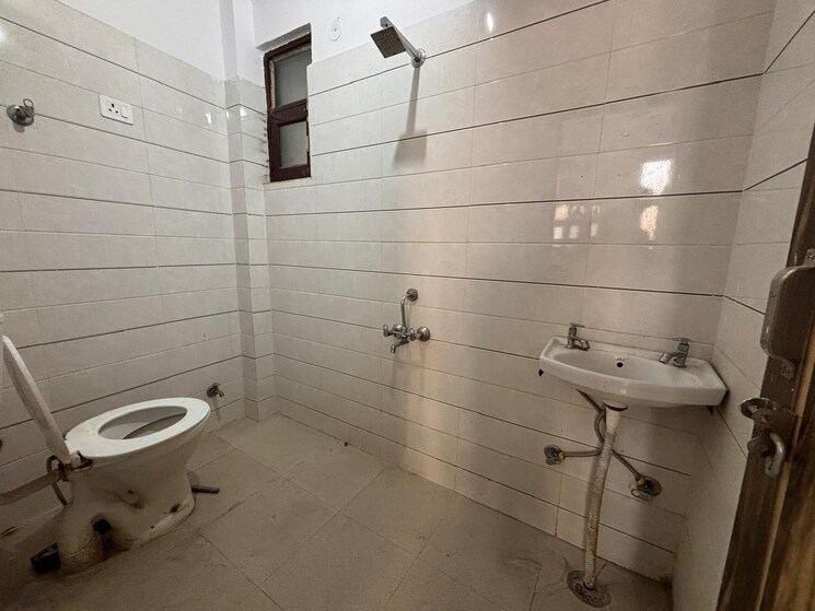 Bathroom, saket 1 RK 350 Sq.Ft. Builder Floor In Saket Delhi 8207793