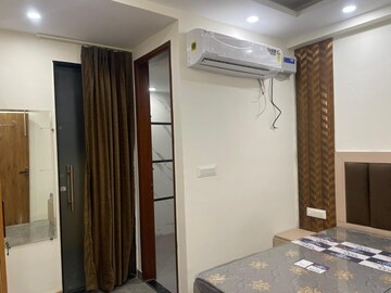 Building Lobby in 1.5 BHK Builder Floor at DLF City Phase III, Sector 24 – for Rent