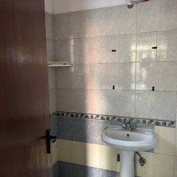Attached Bathroom in 3 BHK Builder Floor at The Grand, Sector 52 – for Rent