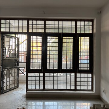 Room in 3 BHK Builder Floor at The Grand, Sector 52 – for Rent