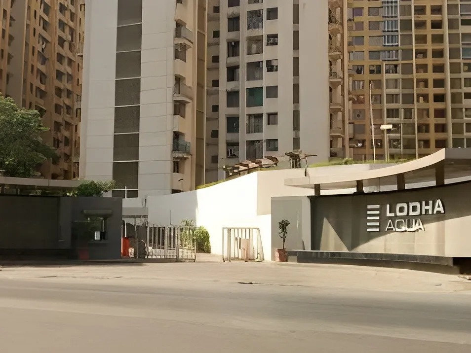 4 BHK + Servant Room 2200 Sq.Ft. Apartment in Lodha Aqua