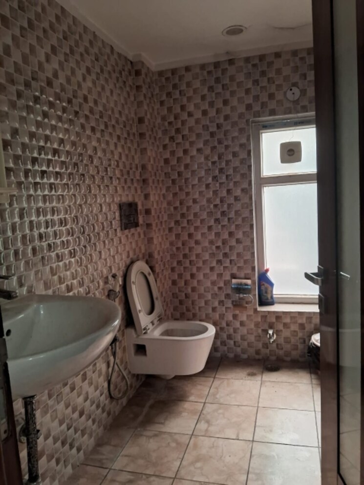 Bathroom, laxmi nagar 2 Bedroom 558 Sq.Ft. Builder Floor In Laxmi Nagar Delhi 8207877