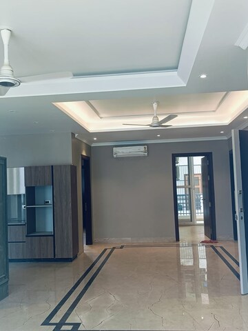 Building Lobby in 4 BHK Builder Floor at Ardee City, Sector 52 – for Sale