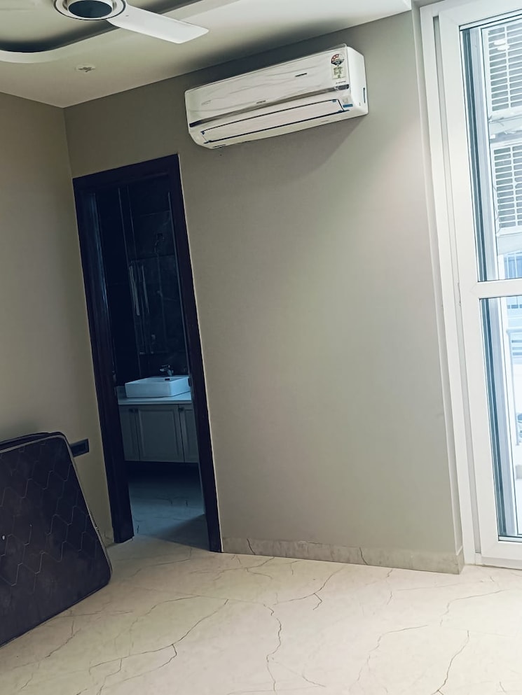 Room, ardee-city 4 Bedroom 1800 Sq.Ft. Builder Floor In Sector 52 Gurgaon 8207884